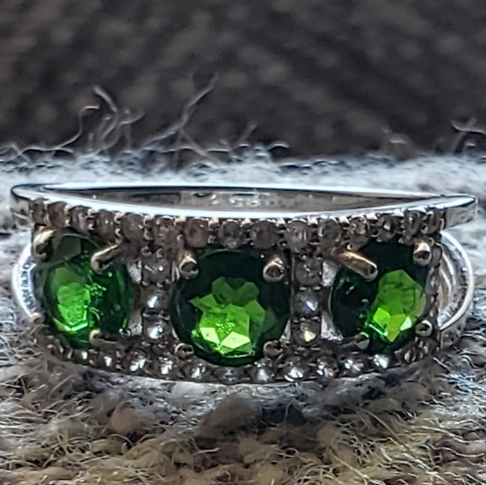 Chrome Diopside 3 Stone Band